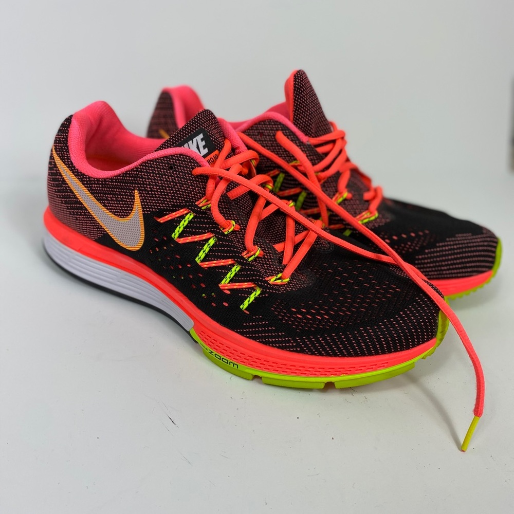 Black and neon Nike zoom shoes size 9.5